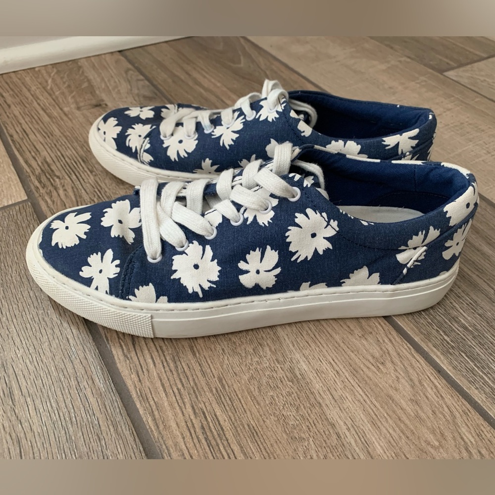 J. Crew women's Road Trip Sneakers in a navy blue and white floral canvas Size 8